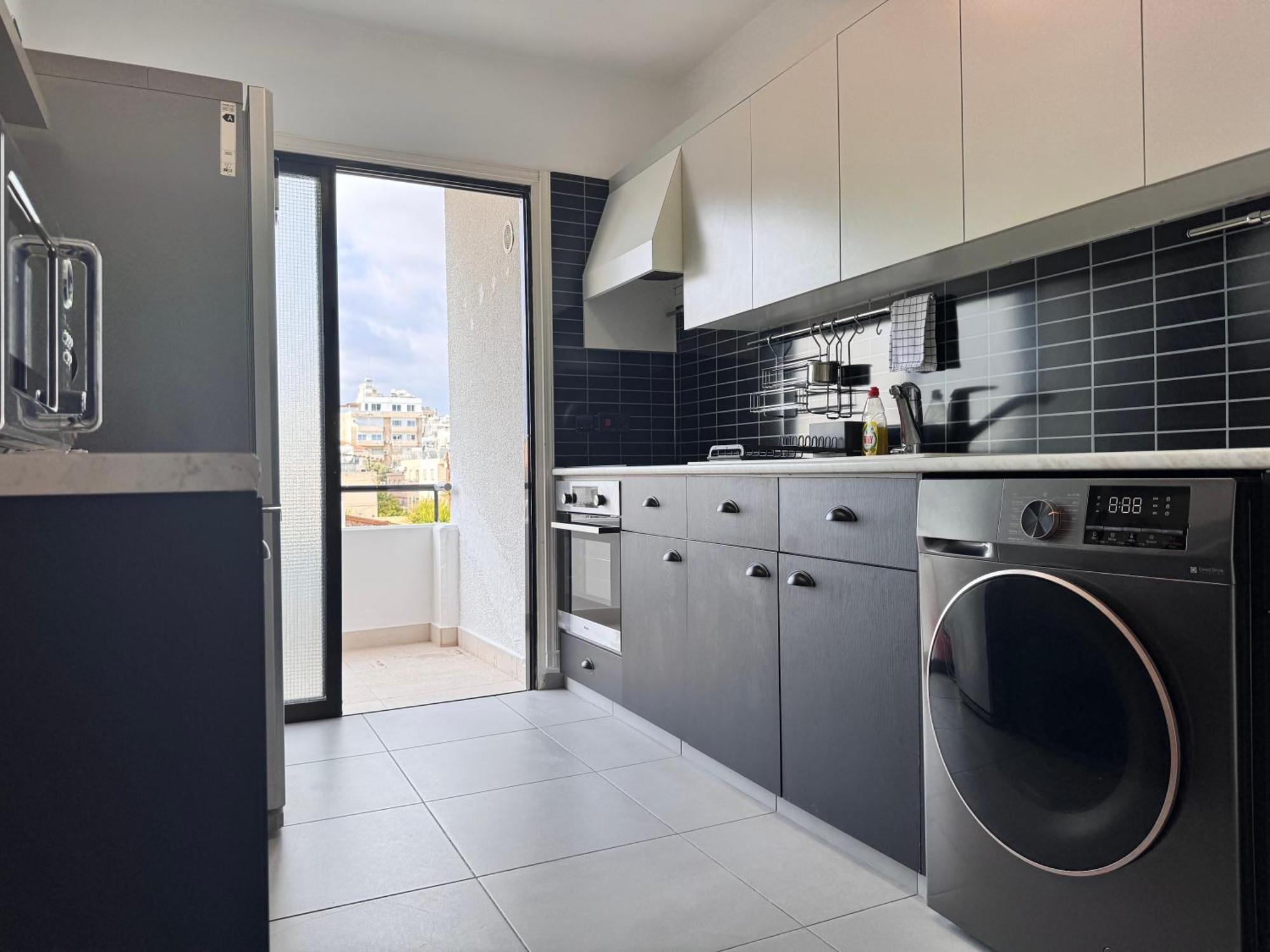 Metro Court Apartments Лимасол Номер фото
