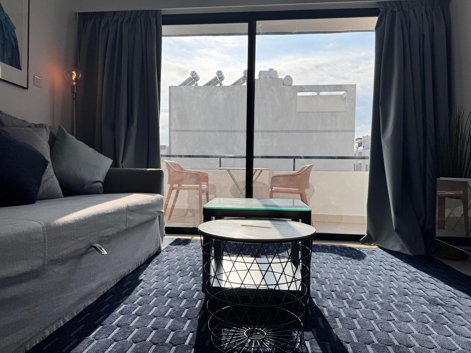 Metro Court Apartments Лимасол Номер фото